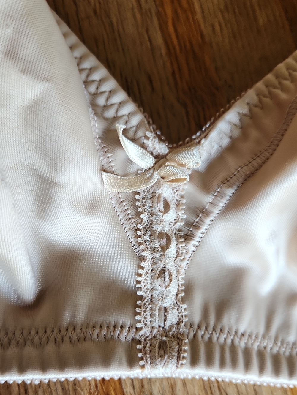 2 Bali Wirefree Bras‎ 36C - Picture 7 of 14